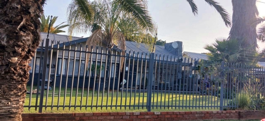 3 Bedroom Property for Sale in Heuwelsig Northern Cape